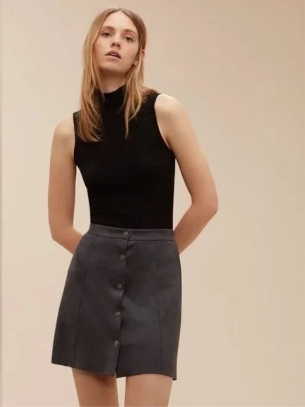 NWT WILFRED FREE Aritzia Centinela Vegan Suede Skirt Size 4 Button Front Gray